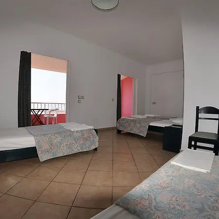 Pink Palace Hotel 2*